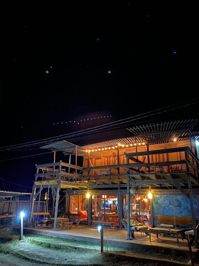 Mar De Fondo Hostel Punta Del Diablo Bagian luar foto