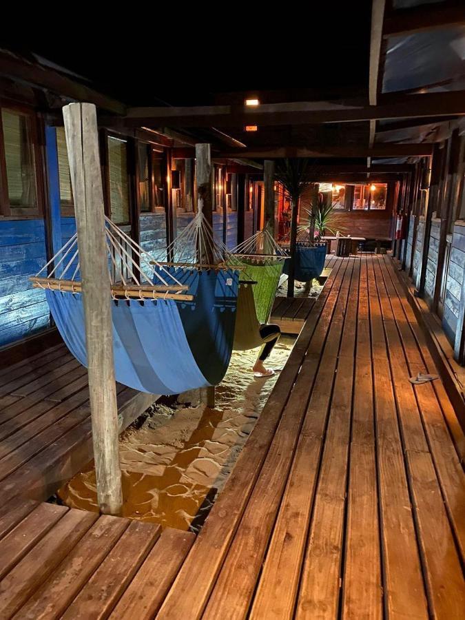 Mar De Fondo Hostel Punta Del Diablo Bagian luar foto