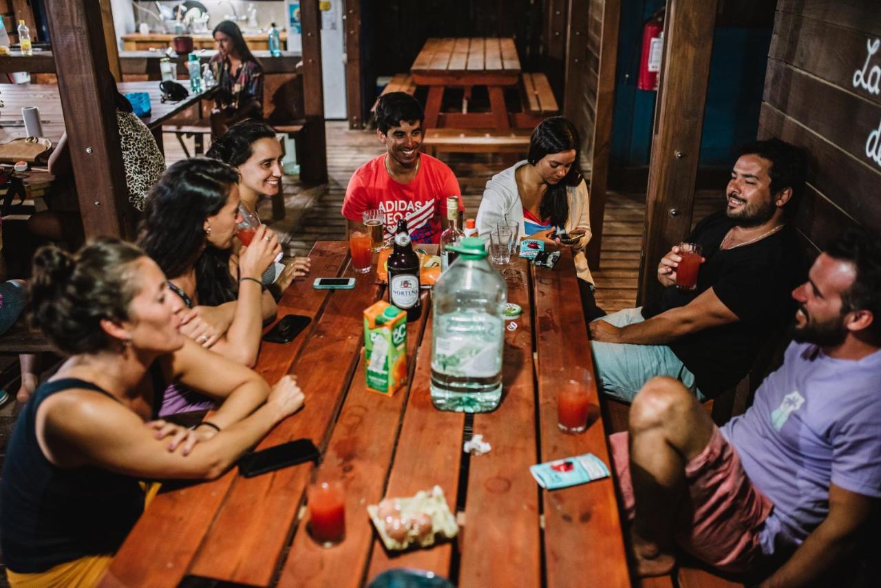 Mar De Fondo Hostel Punta Del Diablo Bagian luar foto