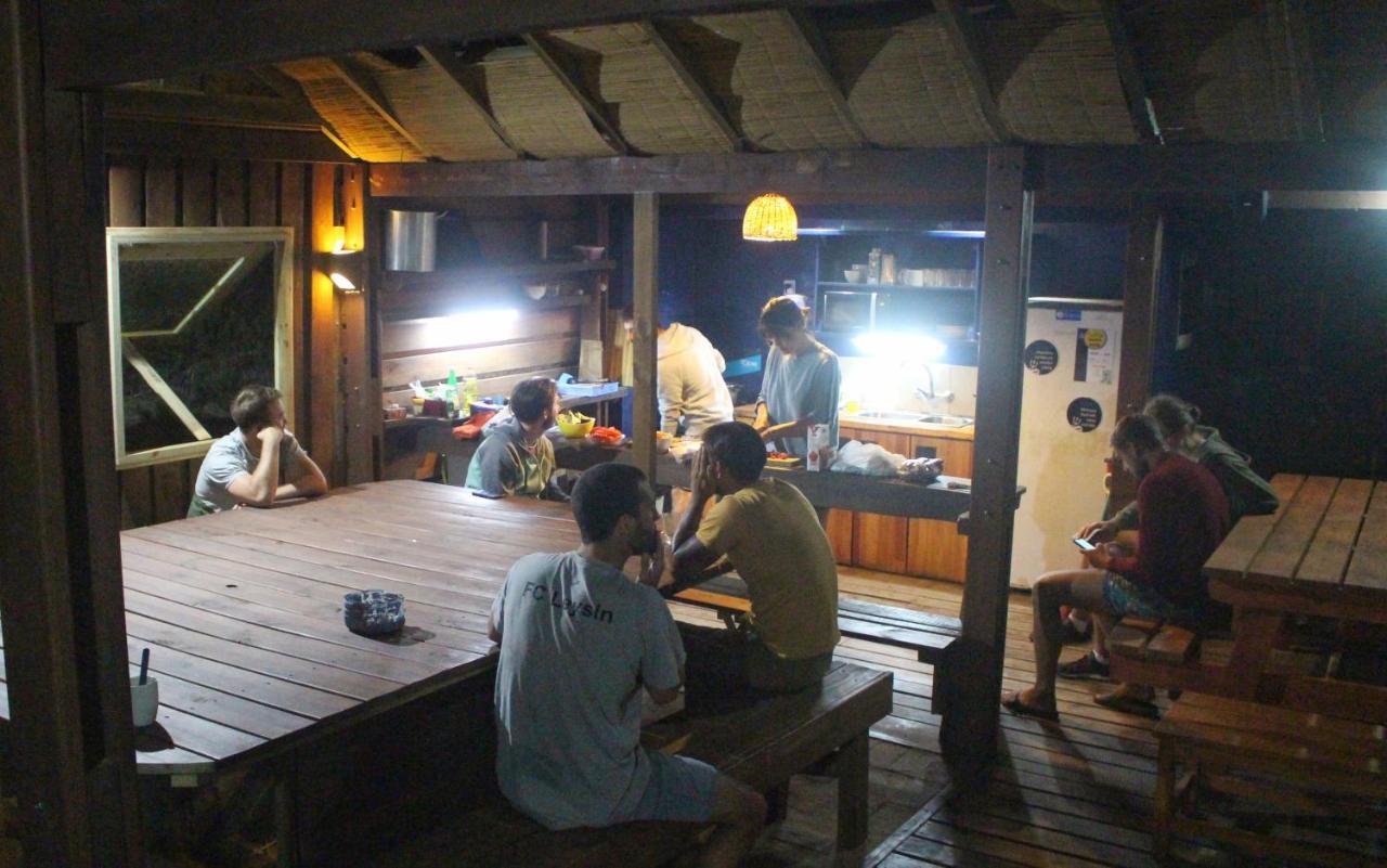 Mar De Fondo Hostel Punta Del Diablo Bagian luar foto